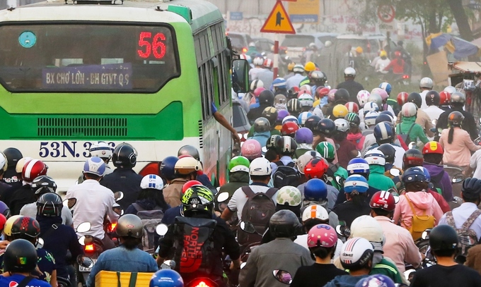 Cửa ngõ phía Đông TP HCM kẹt cứng ngày giáp Tết